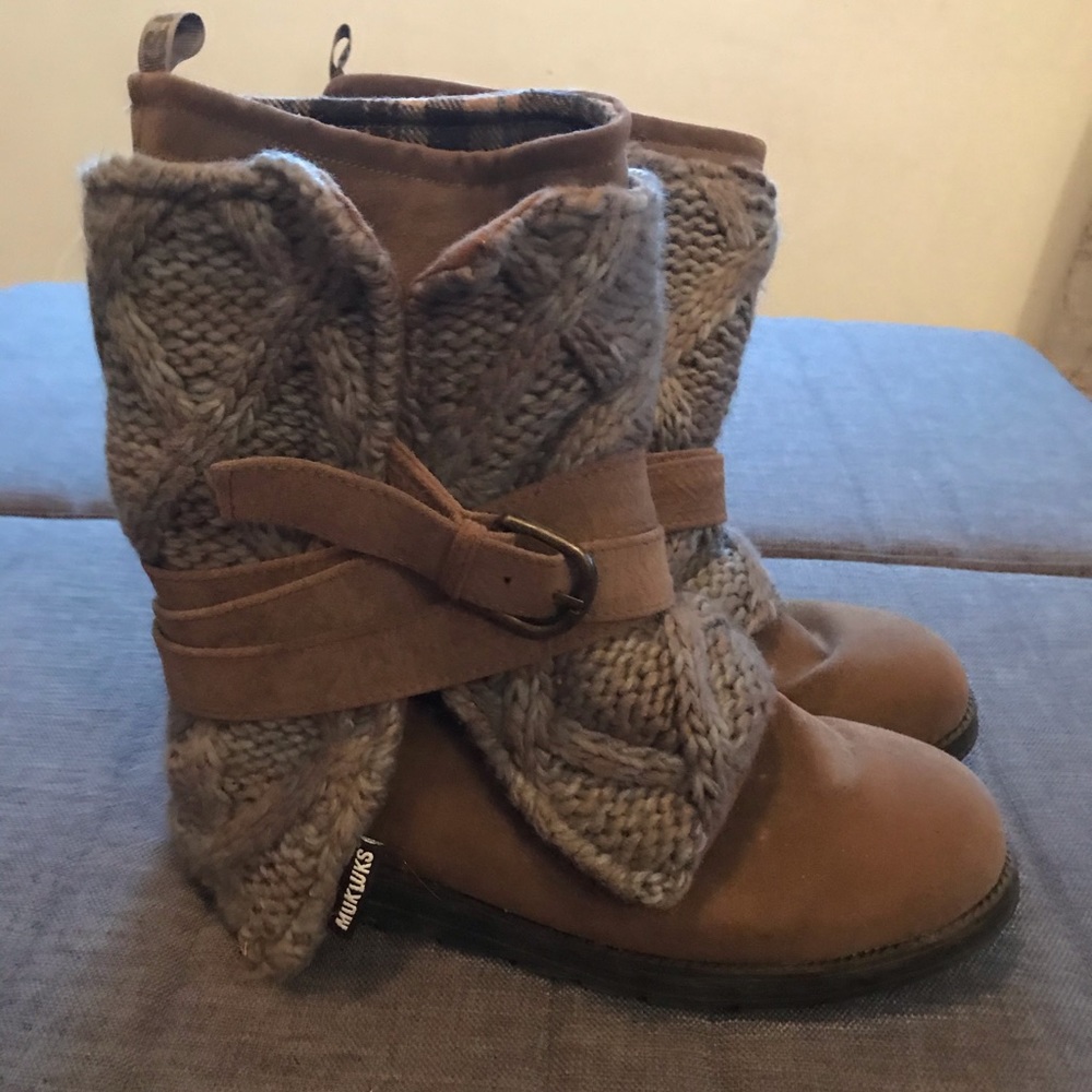 Muk luks brown and grey knitted boots. Sz 9.5